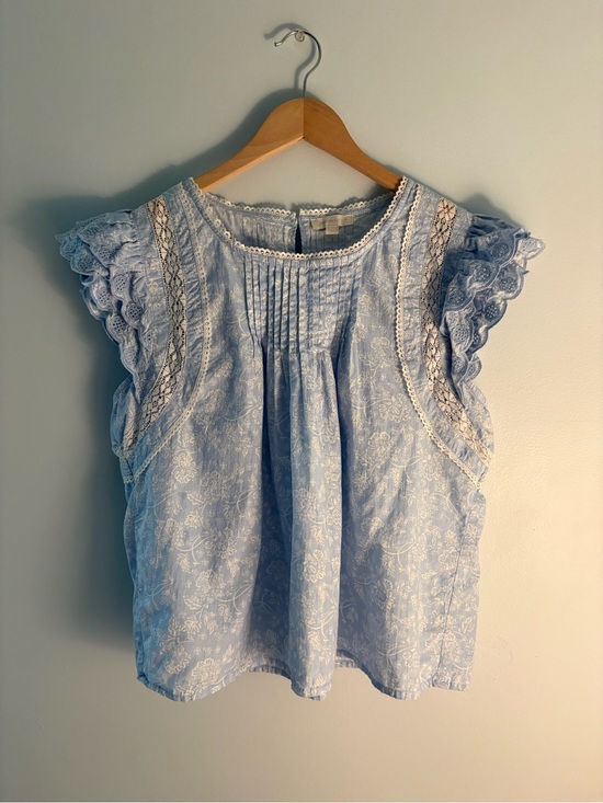 Jennifer & Grace Tops - Light Blue Lace-Trim Sleeveless Blouse with Pintuck Front